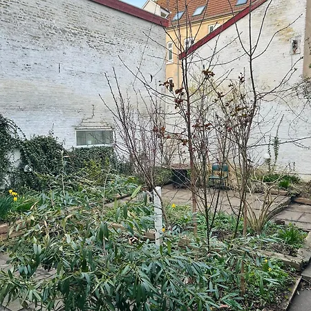Quiet Courtyard Garden * オールボー